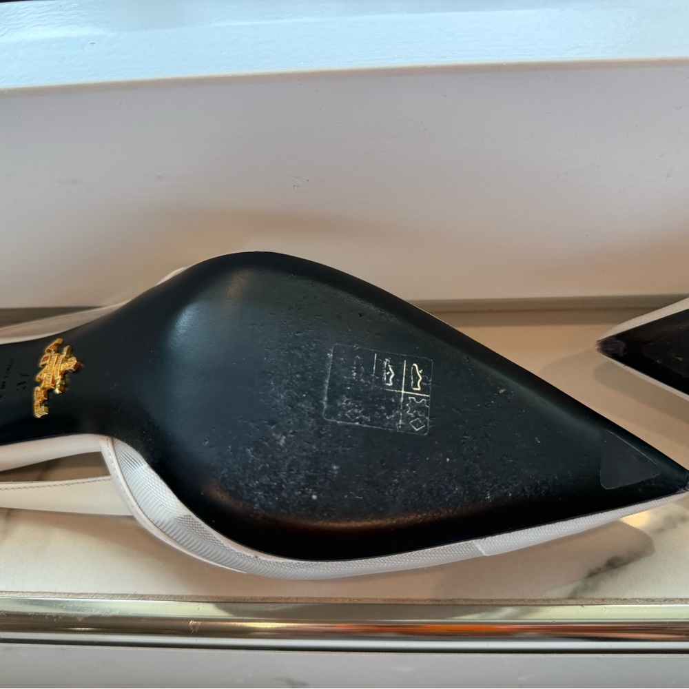 Prada Women's White Pointed-Toe Heels - Picture 5 of 8